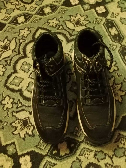 Продам новые демисизонные кросовки.