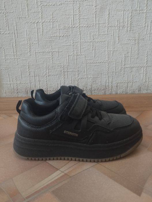 Продам туфли на мальчика