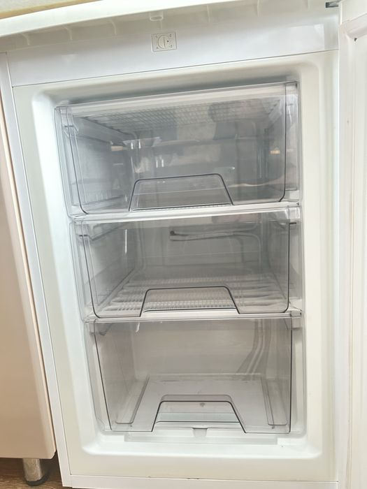 Продам морозильную камеру