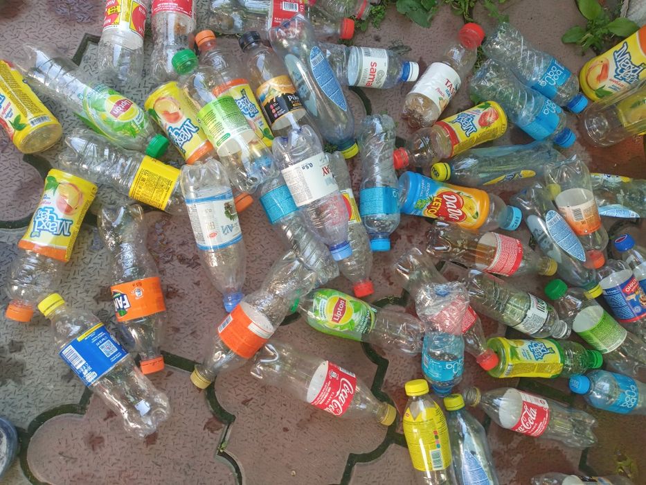 Продается пластиковые бутылки