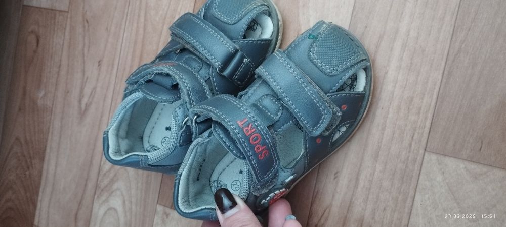 Продам детские сандалии