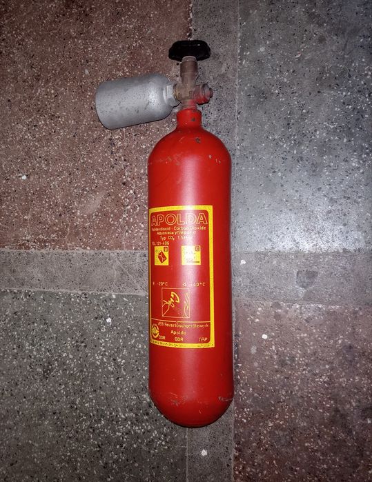 Продавам 1 брой малка метална бутилка - 2,3L - 250 BAR - АТМОСФЕРИ работно налягане