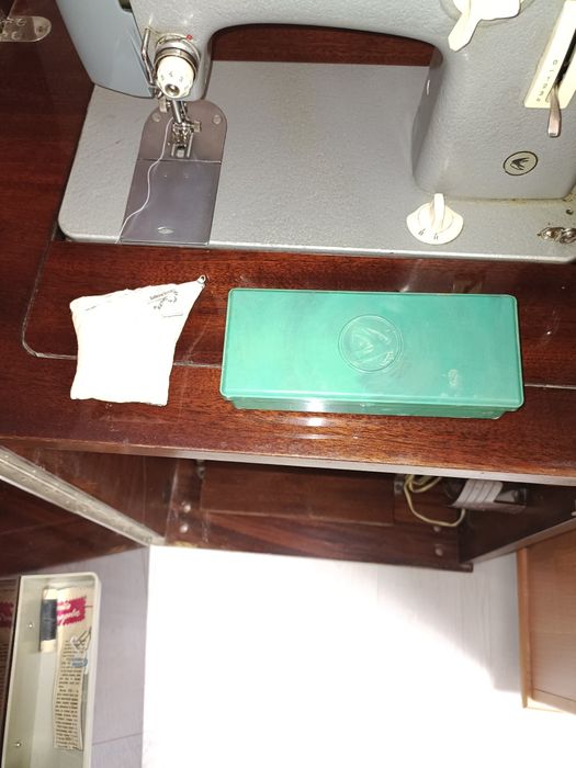 Продам швейную машинку "Чайка"