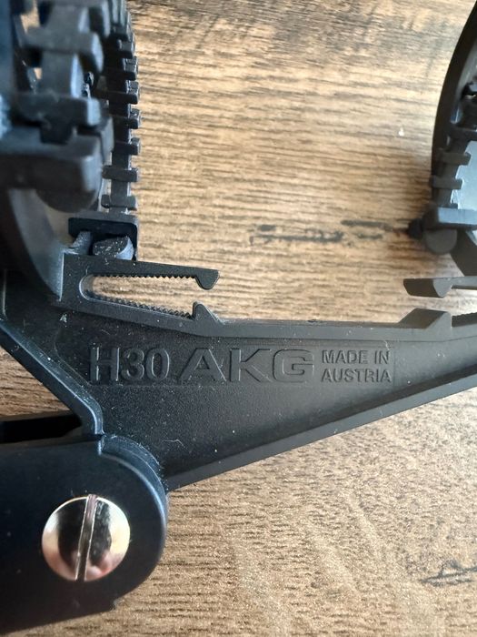 AKG H30 държач за микрофон/пушка 2 бр