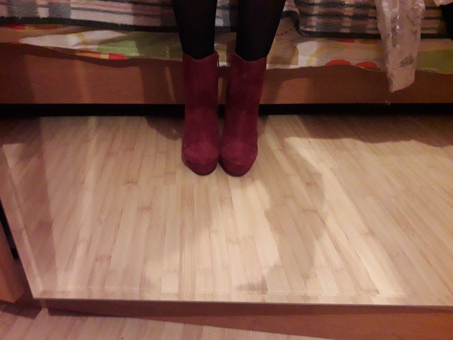 Дамски велурени боти с висок тънък ток номер 40