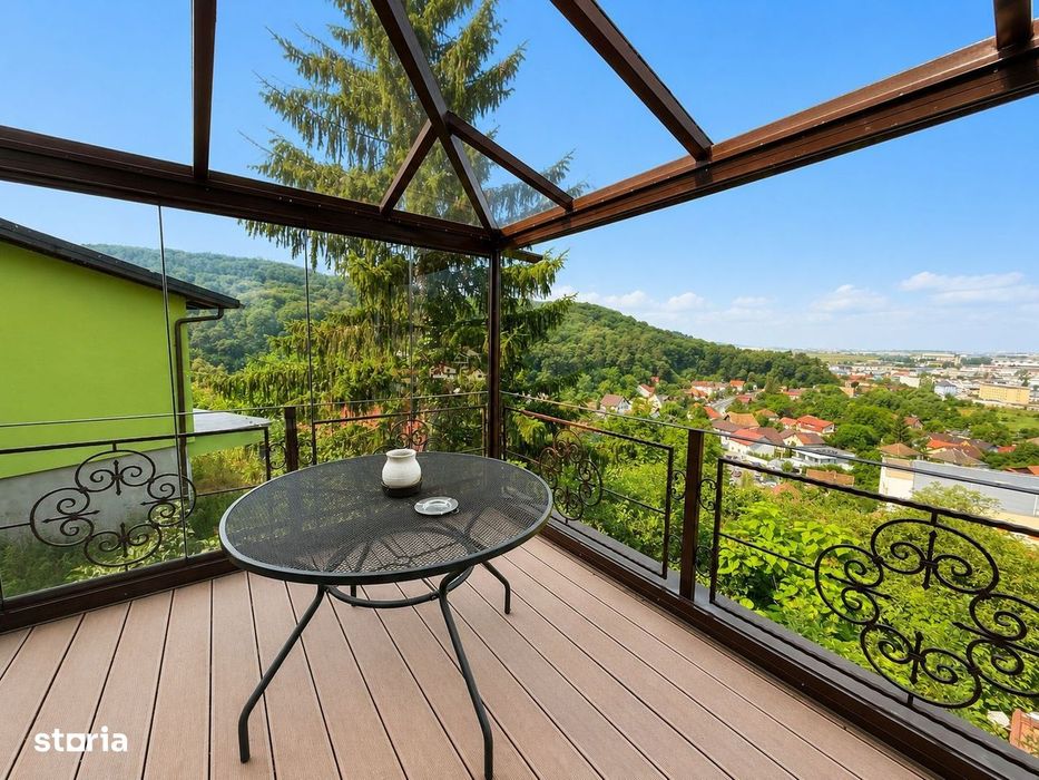 Casă cu 4 camere, priveliște panoramică, terasă, grădină si foisor