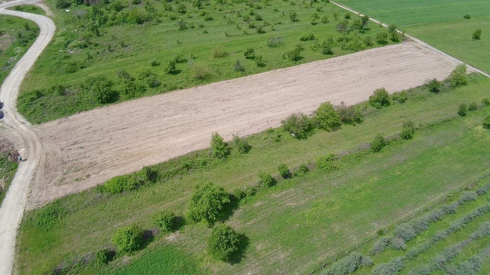 teren extravilan cu 2 ieșiri