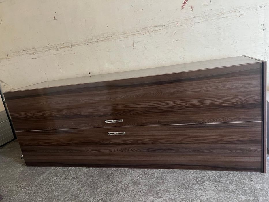 Шкаф узкий длинный