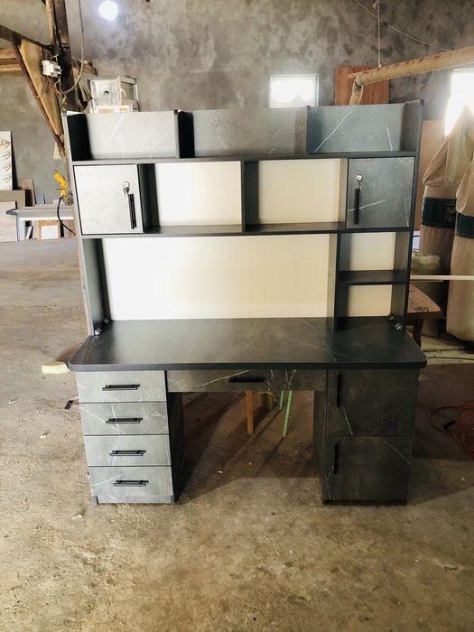 Стол письменный