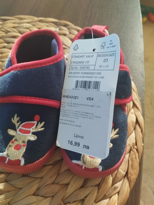 Детски  пантофи  нови