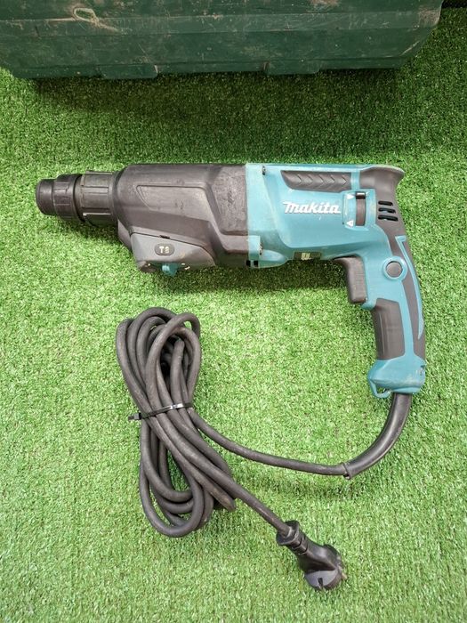 Перфоратор на Makita HR2610