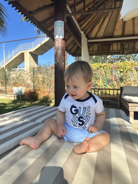 Сет GUESS бебе 6-9 месеца