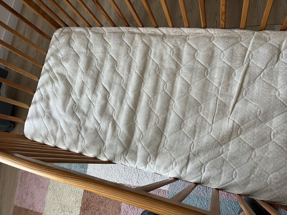 Vand patut lemn cu saltea 120 x 60 + accesorii