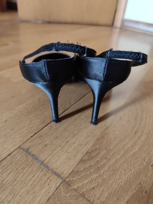 Сатенени сандали Zara
