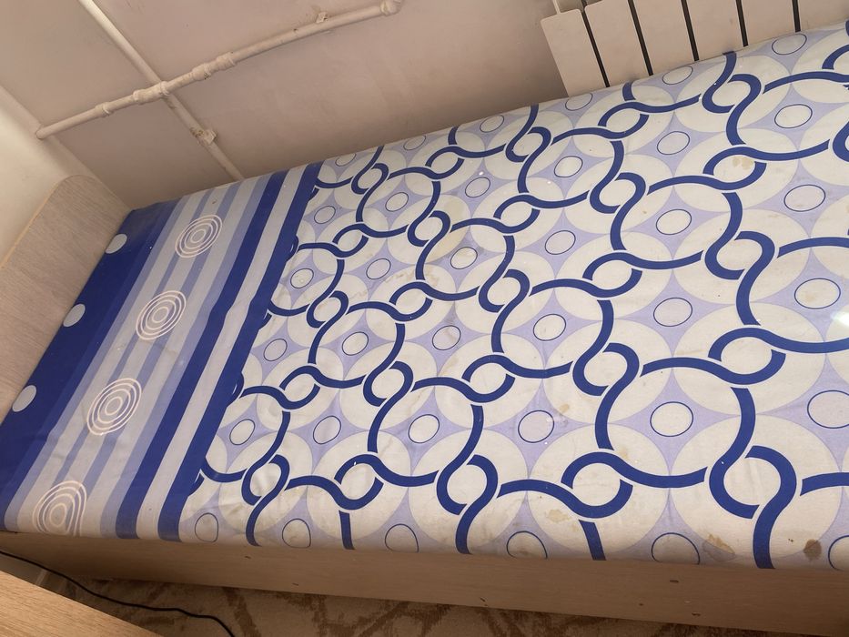 Кровать екі еу бар