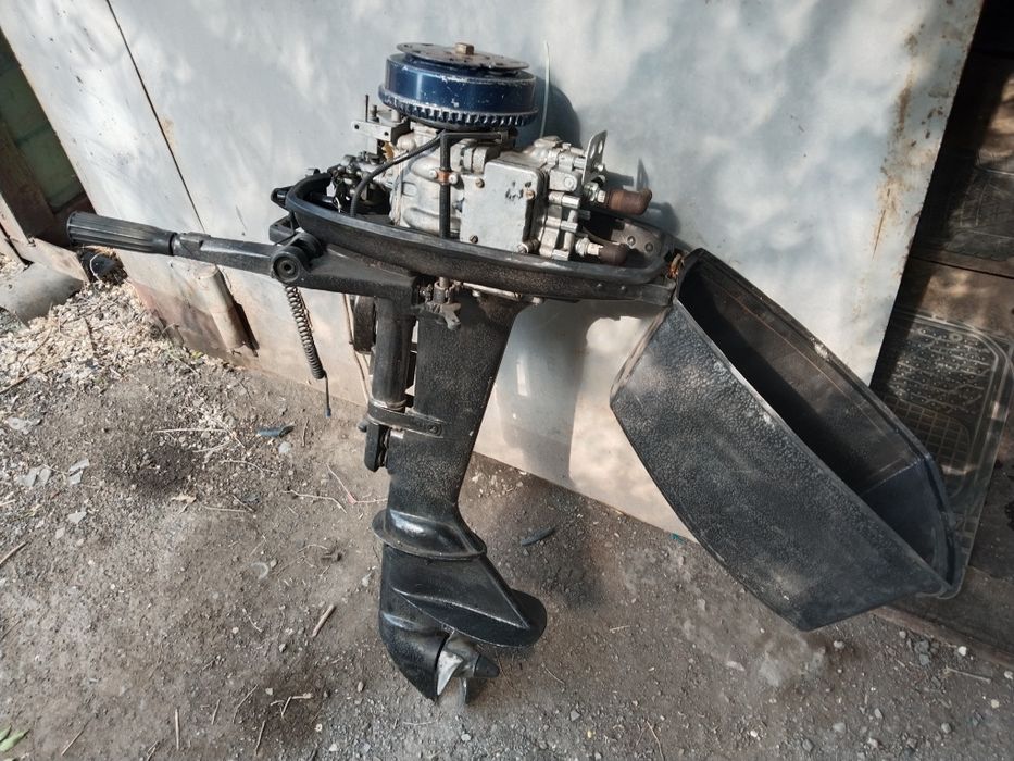 Лодочный мотор "Ветерок-8"