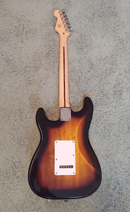 Fender Squier  Stratocaster chitara Yamaha Casio Korg Boss Roland