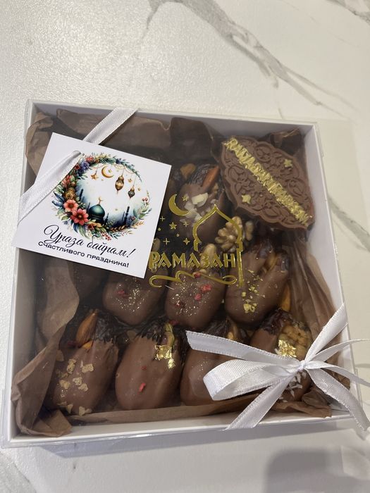 Финики с начинкой в шоколаде