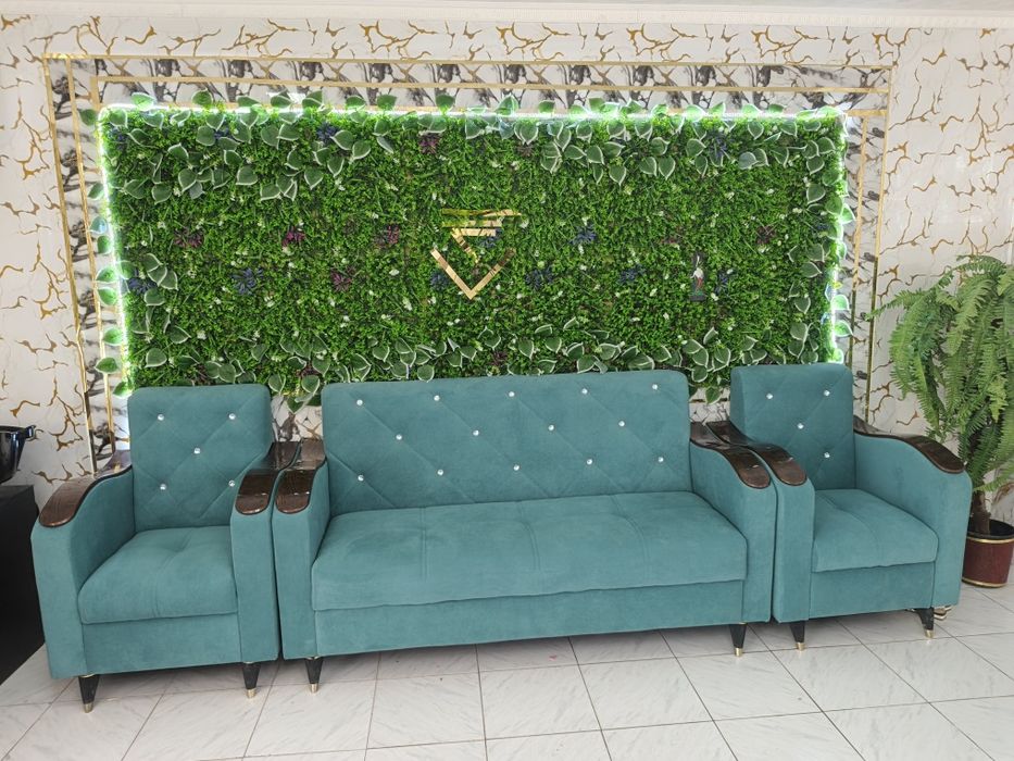 Гузаллик салони учун ойна, тумба, кресла, ва диван кресла сотилди