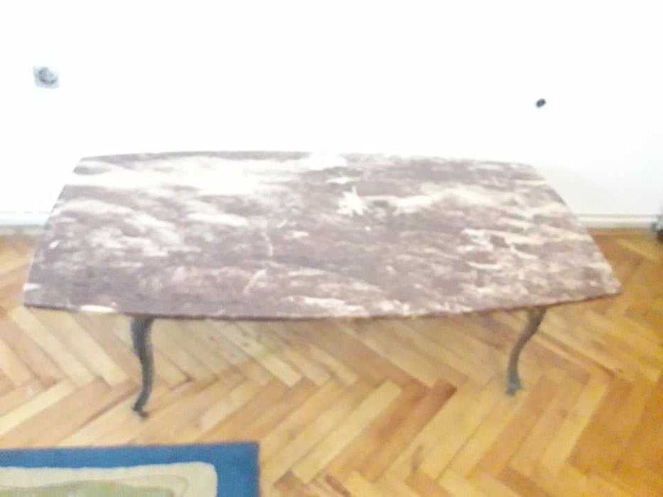 Masa mare cu blat de marmura si picioare din bronz