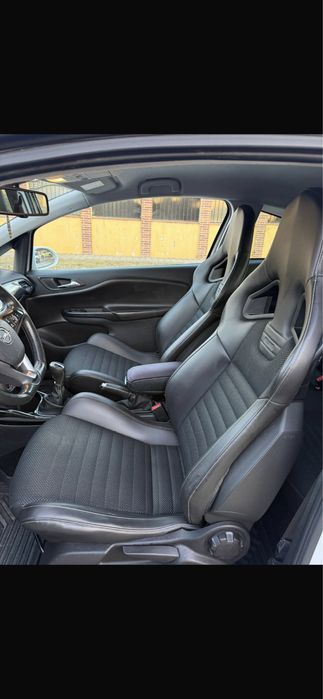Opel corsa OPC 207 cp an 2018 / variante schimb 12000e