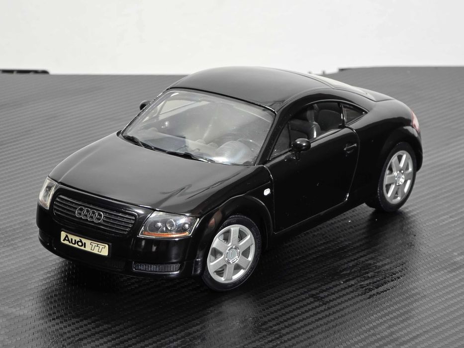 Macheta Auto 1/18 Revell Audi TT Black