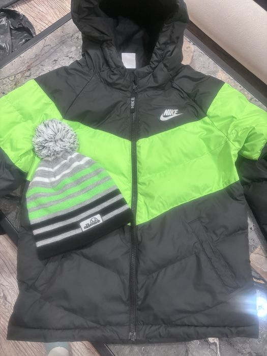 Капитонирано зимно яке Sportswear с качулка и вата, Черен/Електриковозелен,