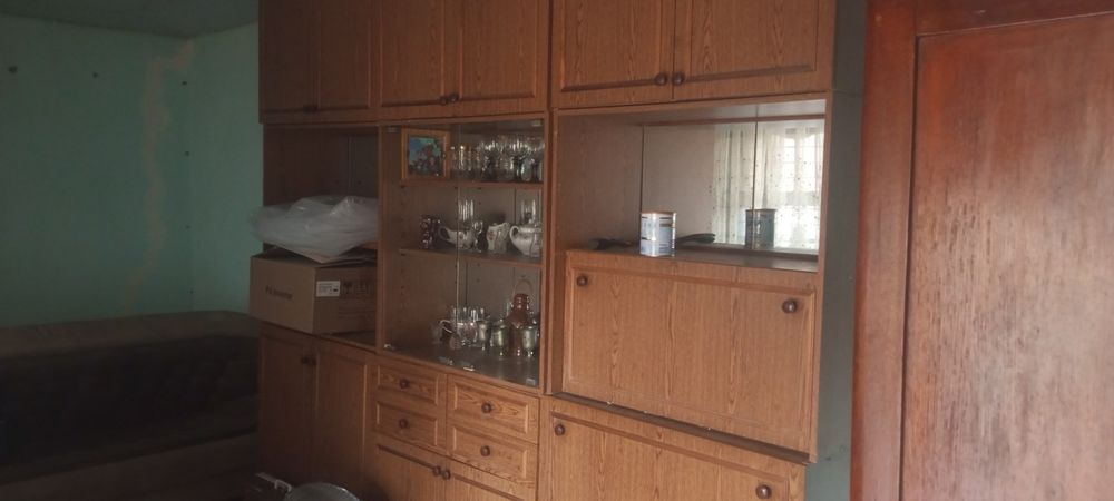 Продам срочно стенку без шифонера