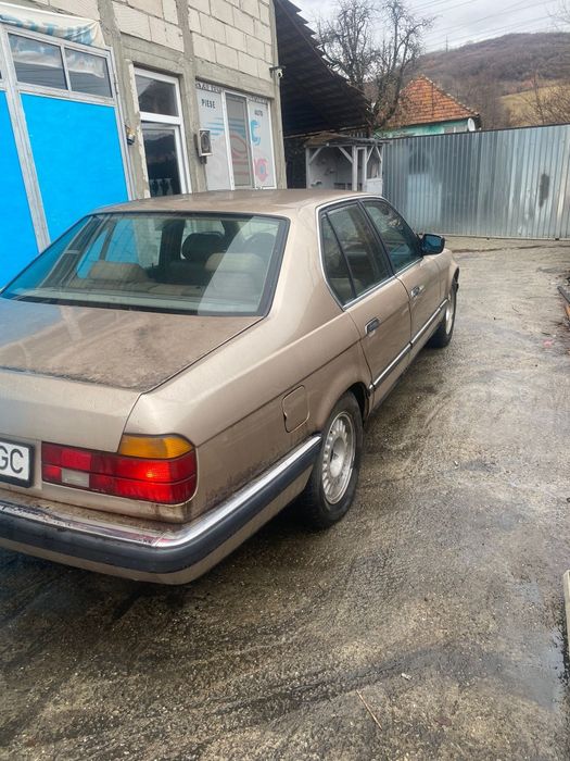 BMW e32 3.5 1989 211cp