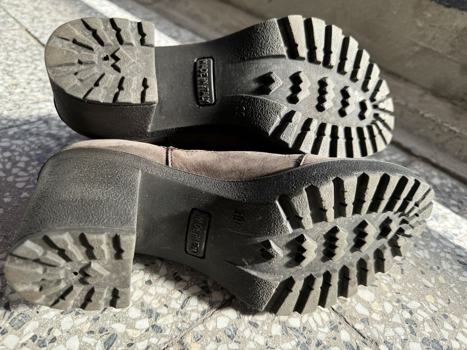 Пеодавам дамски велурени боти 39 номер