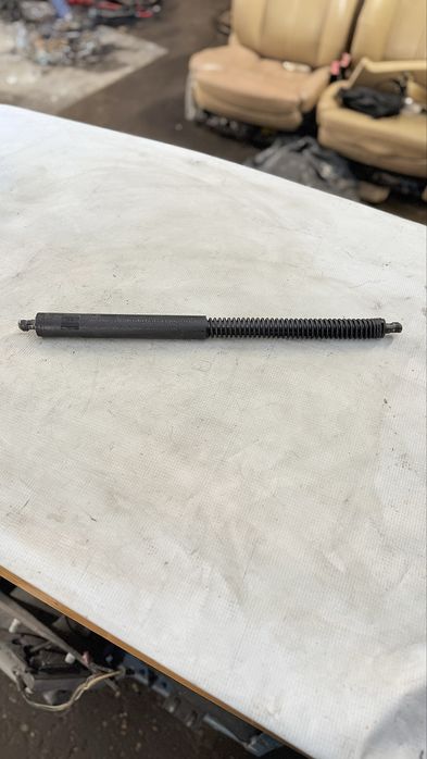 Амортисьор на капака на багажника за БМВ 7 Серия