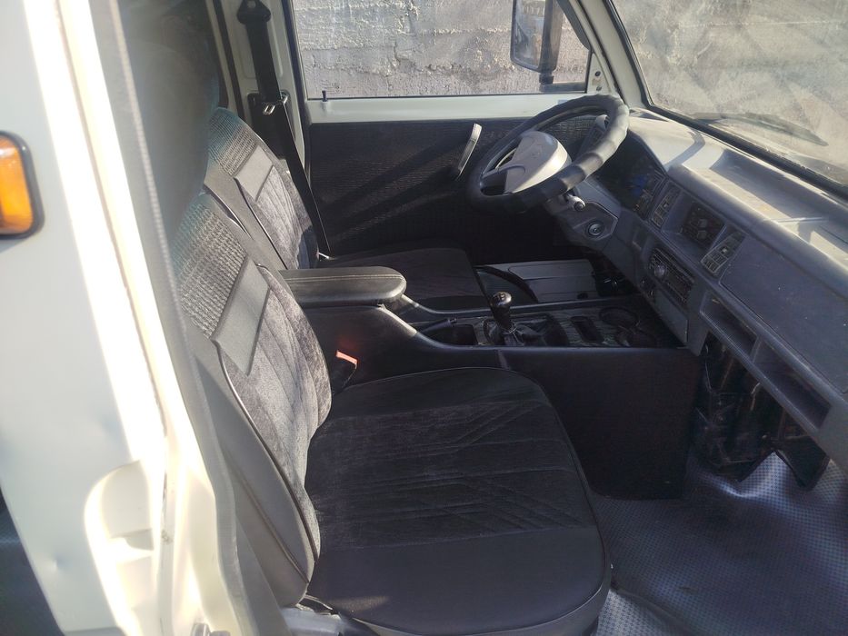 Дамас сотилади. Йили 2009.