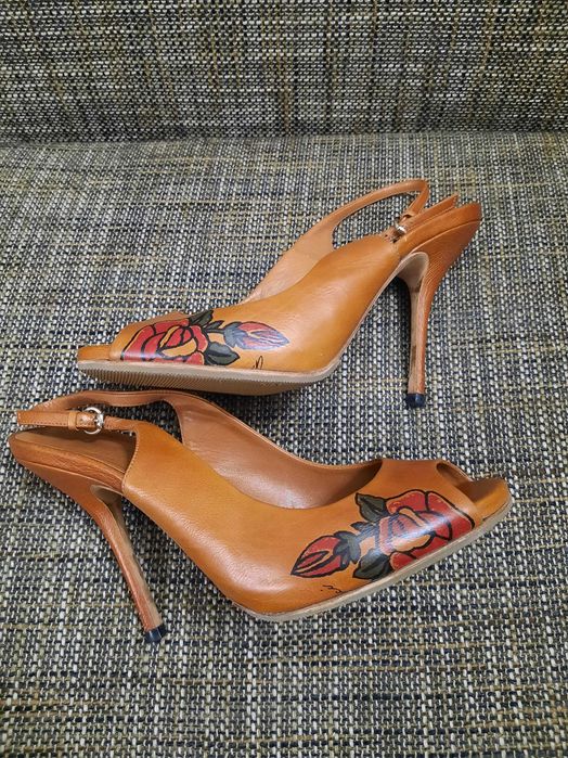 Gucci slingback peep-toe brown-camel shoes
