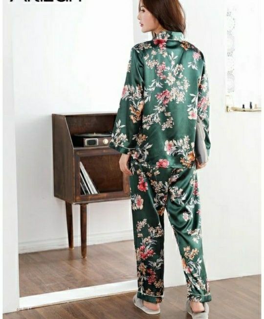 PIJAMALE noi verzi satin s 36 superbe set