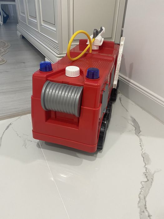 Masina de pompieri mare cu tun de apa