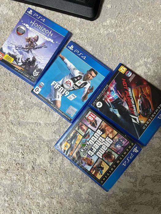 Продам PlayStation 4