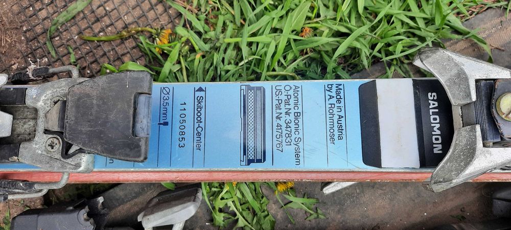 Vând schiuri + bete + cască  – Preț de pachet sau individual pe item !