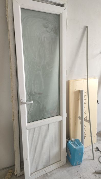 Продам двери пластиковые