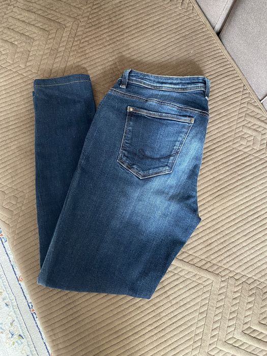 Продам женские джинсы