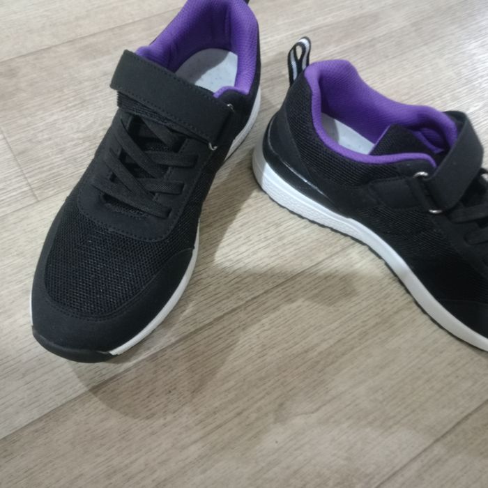 Кроссовки новые размер 41