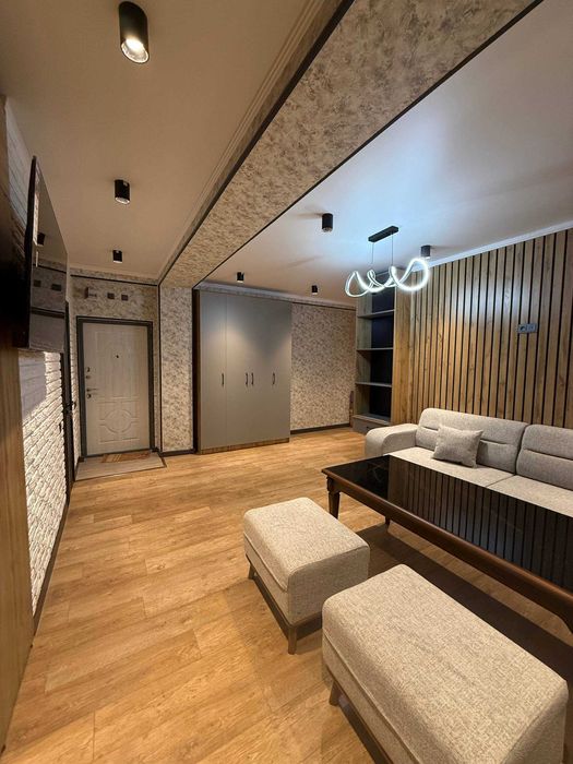 Продаётся квартира  Юнусабад 14-квартал 2-х комнатная студийная 58 квм