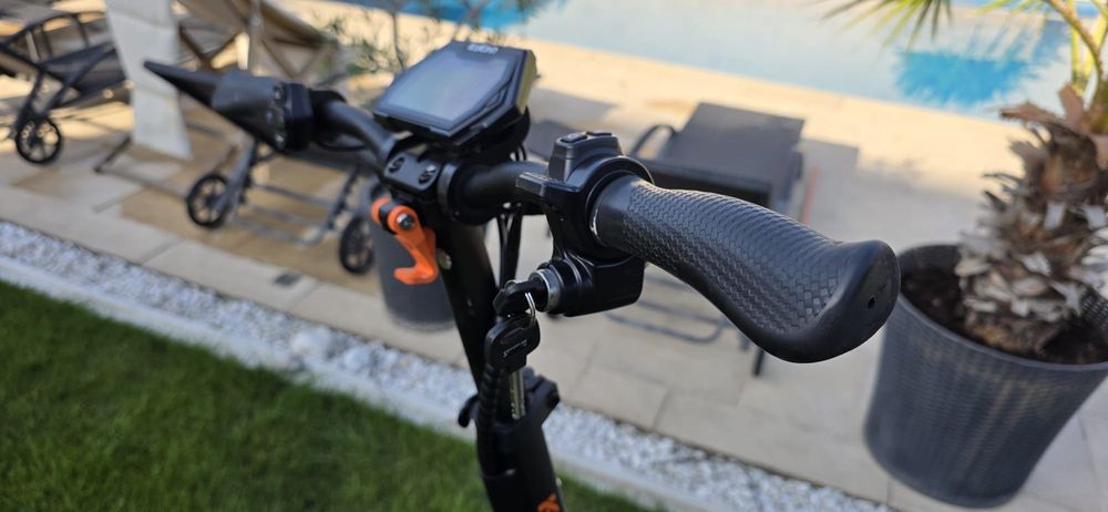 Vând trotineta KuKirin G2 Master – Dual Motor 2000W