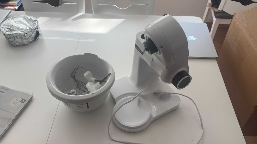 Bosch MUM Serie 2 – надежден кухненски робот, перфектно състояние