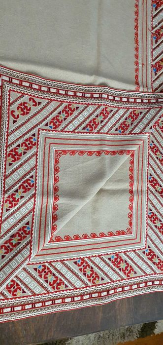 Ленена покривка-бижу