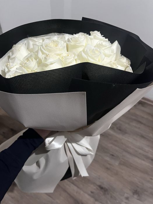 Продам букет белых роз 25шт