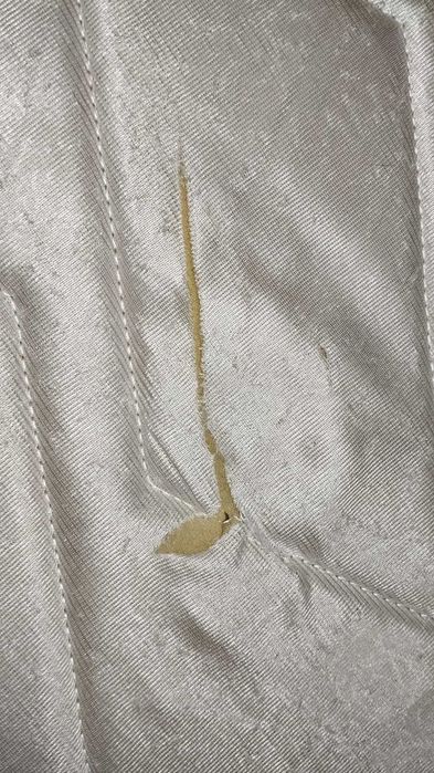 Матрац размерами примерно 2*1,6 метра