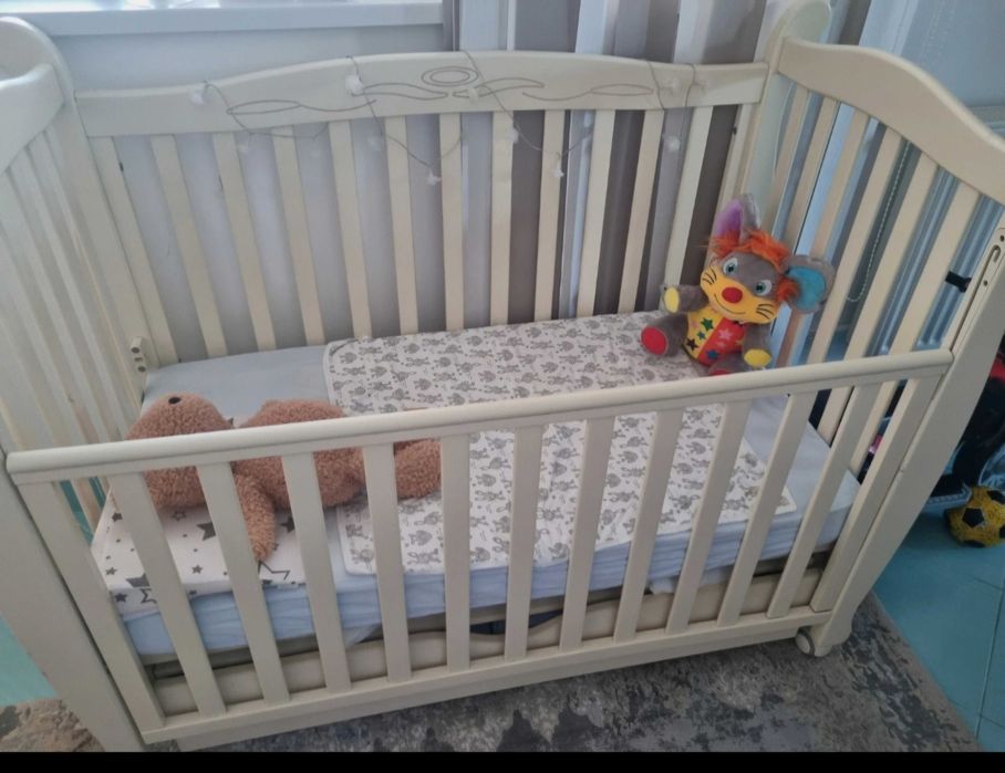 Patut din lemn si saltea noua de cocos