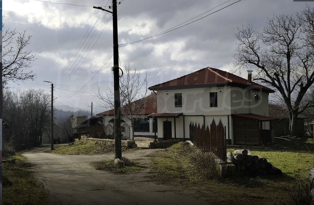 Продава се Къща в с. Старо село, Област Ловеч - 200 кв.м за 714 €/кв.м - Снимка #2