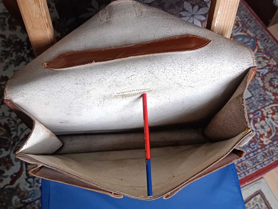 Чанта от висококачествена естествена кожа.