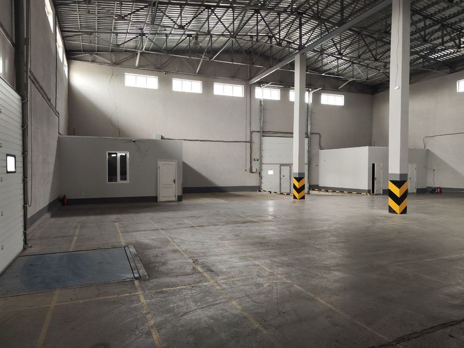 Продаётся склад на гектаре земли